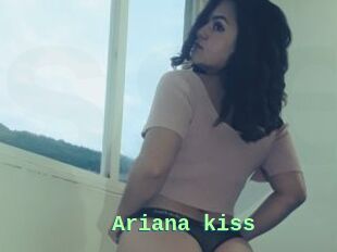 Ariana_kiss