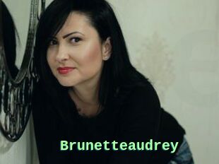 Brunetteaudrey