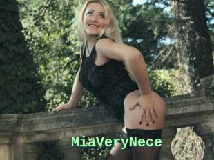 MiaVeryNece