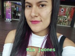 Mia_joones