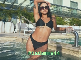 Miadamms44